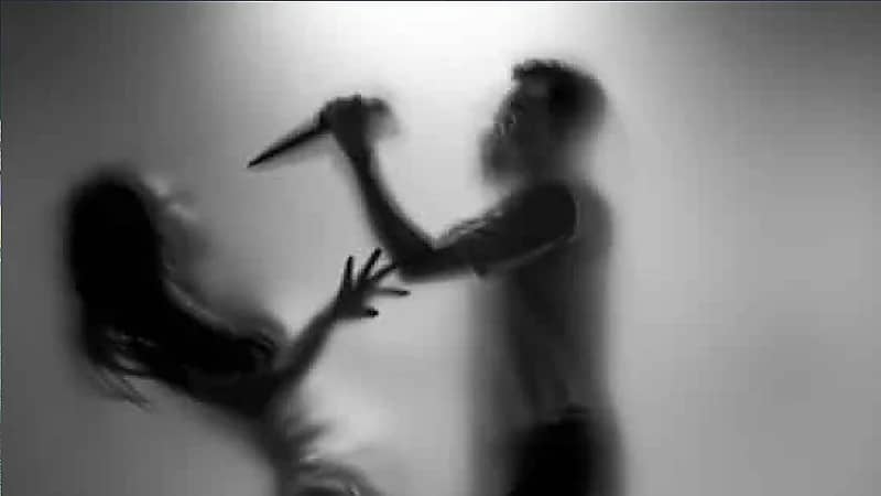 رجل يذبح زوجته وينتحر بالقفز من شقته