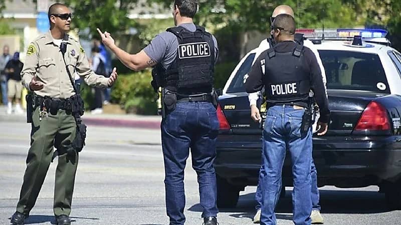 ضرب عاملين في مكتب عضو بالكونجرس الأمريكي بمضرب بيسبول!