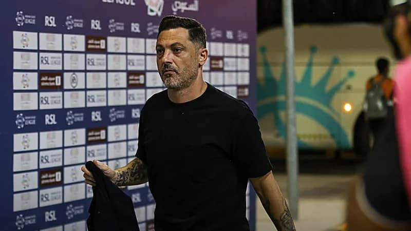 الطائي يقيل مدربه بعد الخسارة من النصر