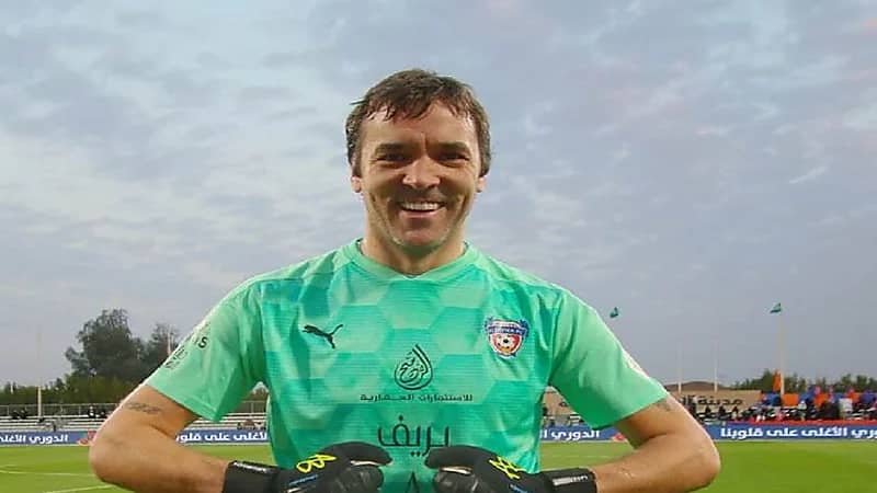 حارس الفيحاء يتمنى فوز النصر قبل ساعات من مواجهة الاتحاد