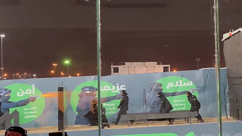 مجندات مكافحة المخدرات يستعرضن قدراتهن بحضور وزير الداخلية..فيديو