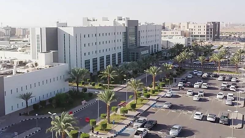 يقظة حارس أمن في تخصصي تبوك تنقذ حياة مقيمة مصرية