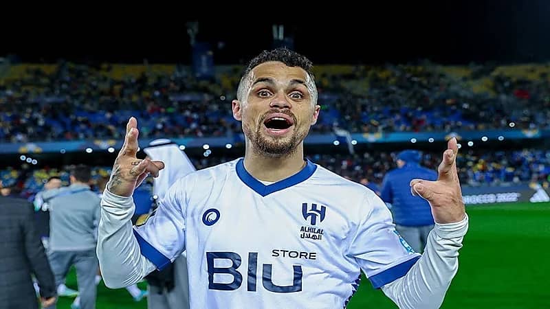 أندية برازيلية تفاوض الهلال لضم ميشيل