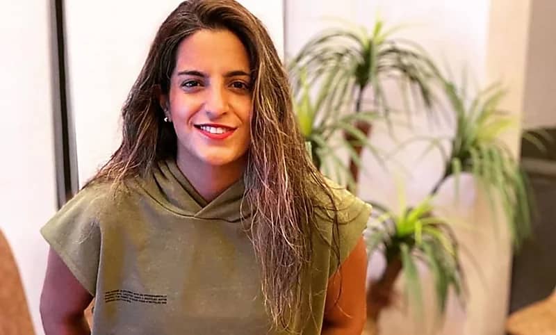 إيمان فيصل تتغزل في كاشير: "اويلي جعلني كروسون" .. فيديو