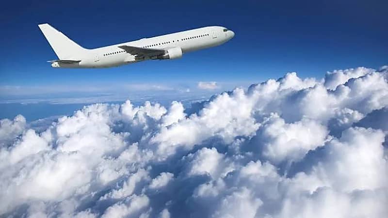 محمد آل شيبان يوضح أسباب تحليق الطائرات على ارتفاع كبير .. فيديو