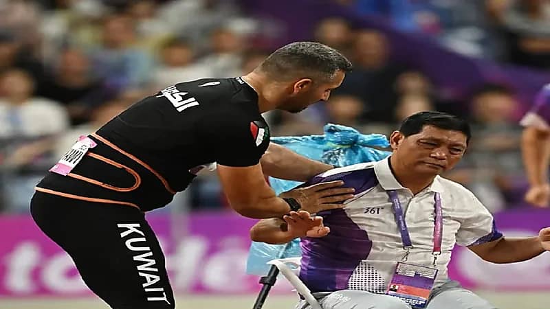 لاعب يكسر قدم حكم في الألعاب الآسيوية .. فيديو