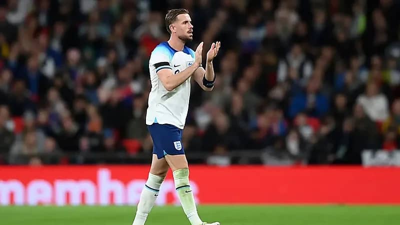 هندرسون ردًا على صافرات الاستهجان ضده : لن تغير من موقفي