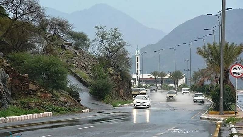 هطول أمطار مصحوبة بعواصف رعدية على الباحة