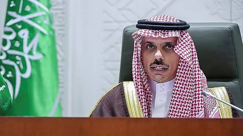 وزير الخارجية يصل القاهرة لترأس وفد المملكة المشارك في قمة السلام