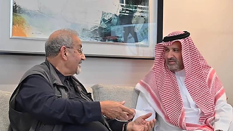 أمير المدينة المنورة يمازح المعماري راسم بدران: إبراهيم السلطان وراك وراك بالرياض .. فيديو