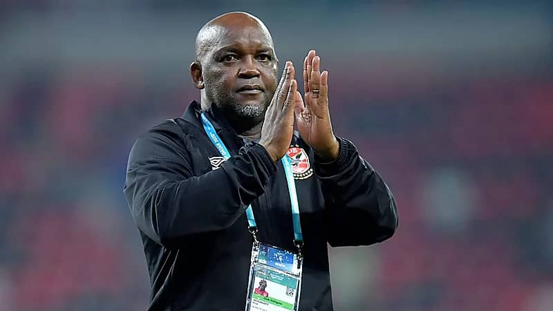 أبها يسعى لضم مدرب الأهلي السابق