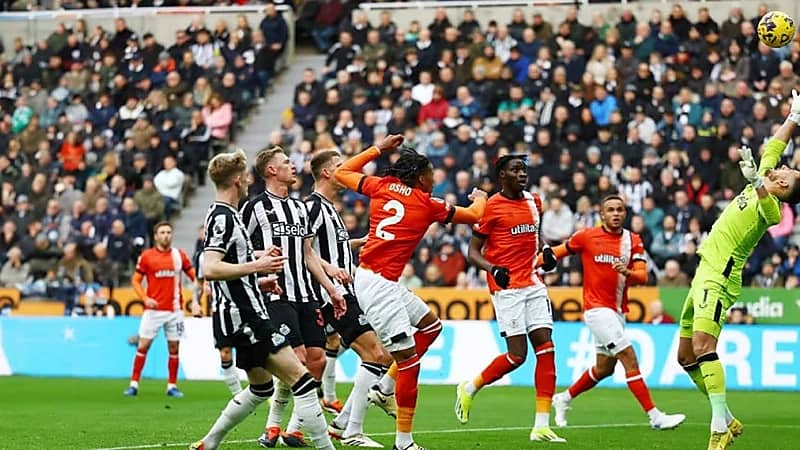 نيوكاسل يتعادل ضد لوتون