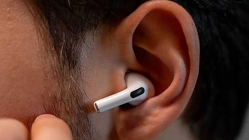 استشاري : سماعات الآيربودز تسبب طنين الأذن وفقدانًا بسيطًا للسمع..فيديو