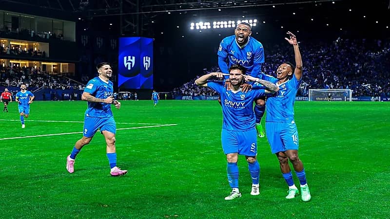 الهلال يقترب من تحقيق رقم قياسي