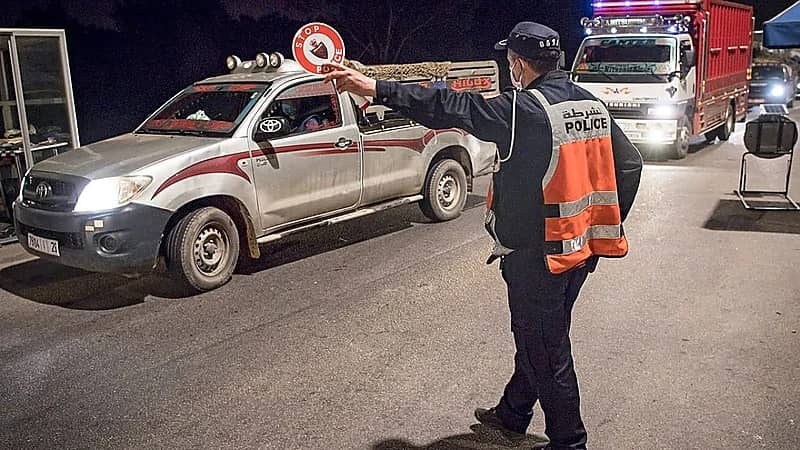 بكلب شرس وسلاح أبيض  ..  مغربي يحاول اختطاف فتاة قاصر