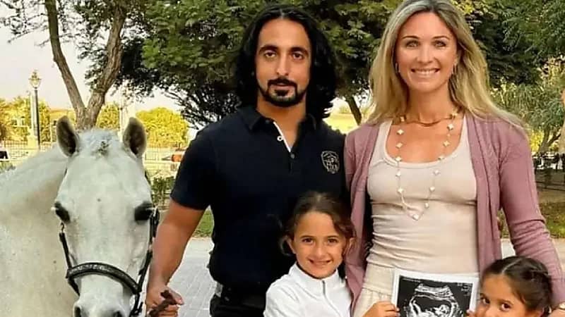 أول ظهور للمولودة الثالثة للشيخ راشد بن أحمد آل مكتوم 