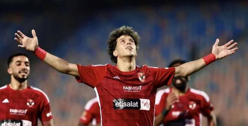 لحظة اعتداء لاعب مصري على رجل أمن .. فيديو