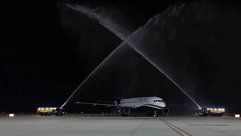 تدشين أول رحلة دولية من القاهرة إلى مطار عرعر .. صور