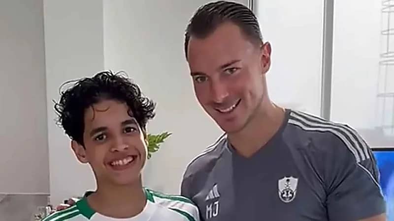 الأهلي يكافئ مشجعه يزن "مبتور الساق" 