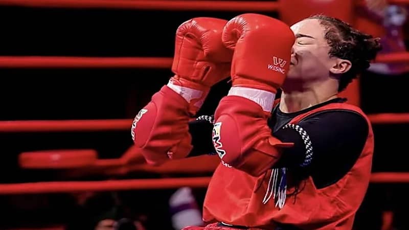 هتان السيف تحقق الميدالية الذهبية في منافسات الملاكمة التايلاندية