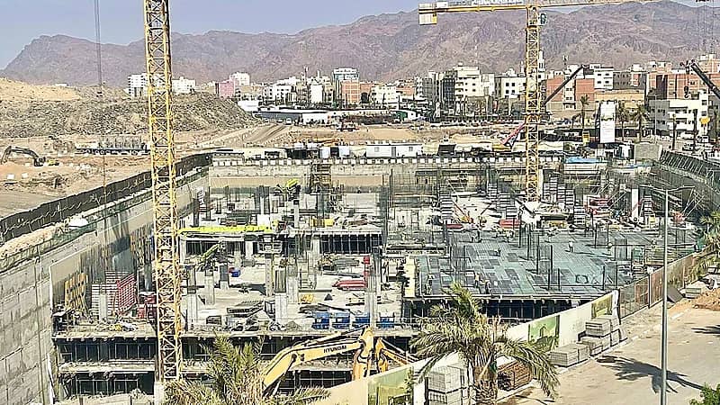 الانتهاء من أعمال الأساسات من مشروع مستشفى الأنصار بالمدينة المنورة ..صور
