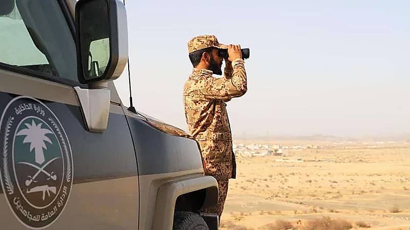 القبض على مواطن لنقله 4 مخالفين لنظام أمن الحدود بعسير