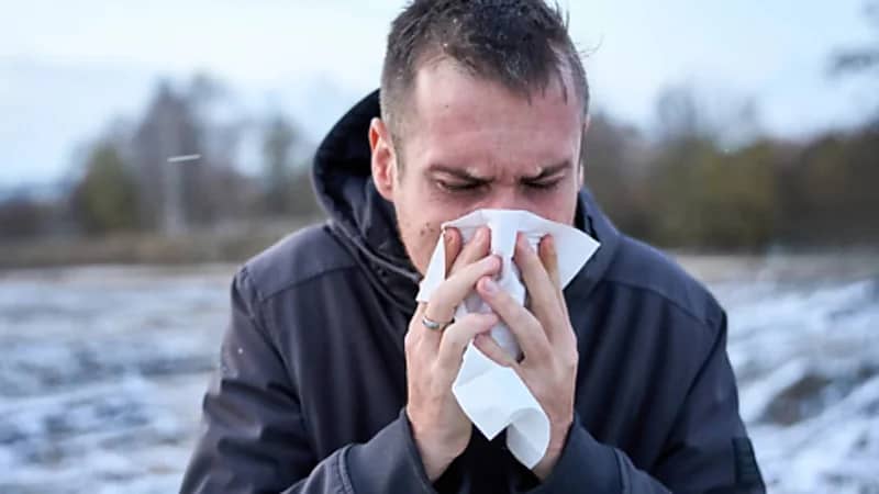 عمدة بلدة إيطالية يصدر قرارا غريبا: لا تمرضوا