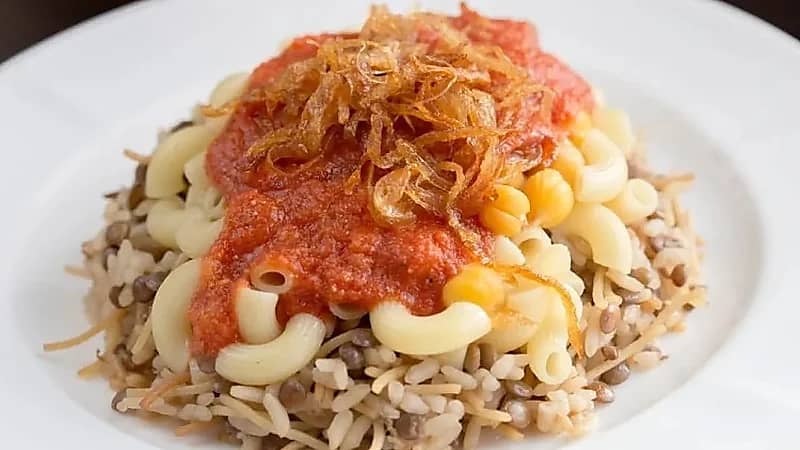 وفاة غامضة لشقيقتين بعد تناول وجبة كشري