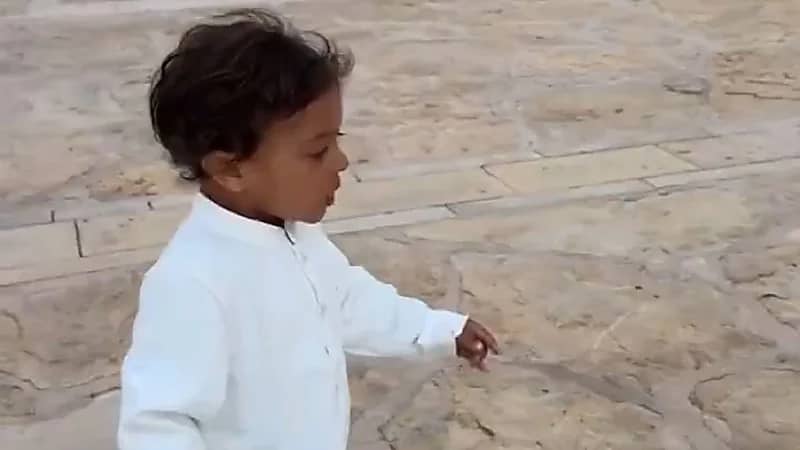 ابن لودي بالزي السعودي .. فيديو