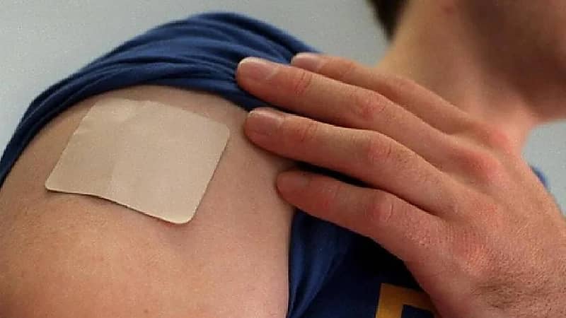 حكم وضع لاصق على الجلد للتخفيف من آثار ترك التدخين أثناء الصيام .. فيديو