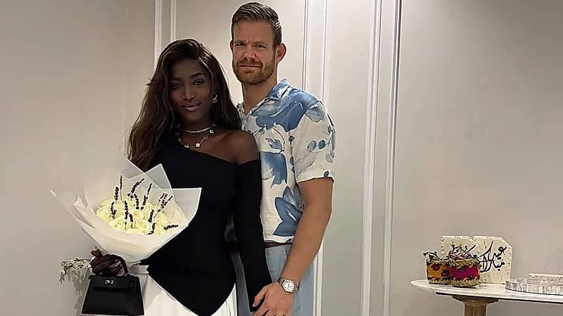 عبير سندر تُشعل مواقع التواصل باحتفال رومانسي في ذكرى زواجها .. صور