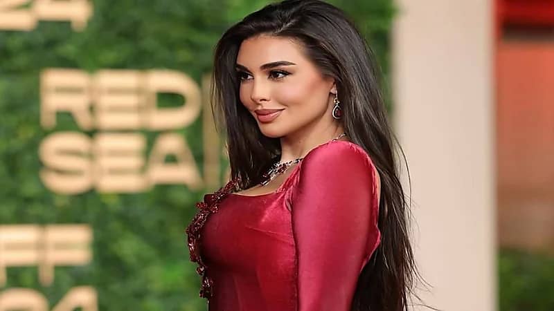 ياسمين صبري تمارس اليوغا في المالديف.. صور