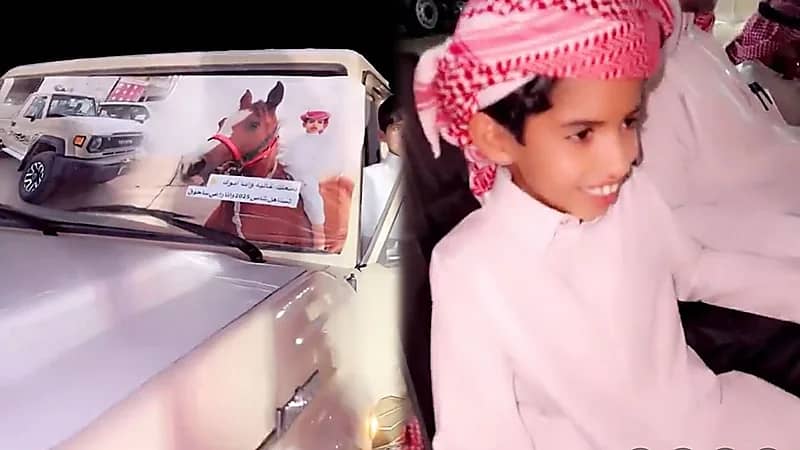 أب يهدي طفله شاص موديل 2025 بسبب بكائه.. فيديو