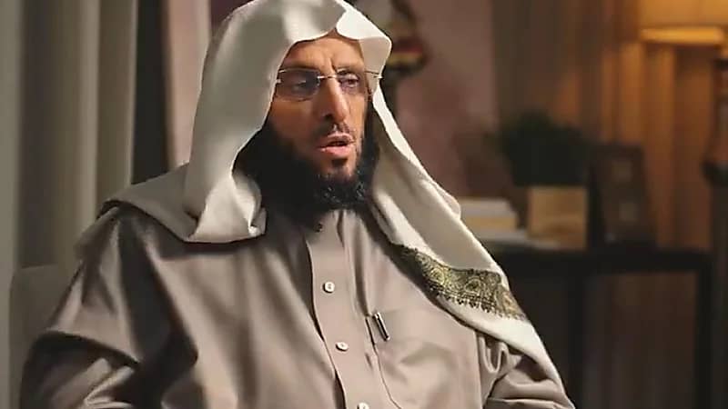 قصة شاعر أقسم ألا يتزوج حتى تموت أمه! .. فيديو