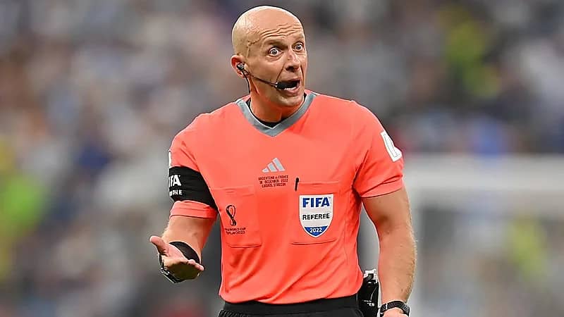 صافرة بولندية تضبط مواجهة النصر والقادسية