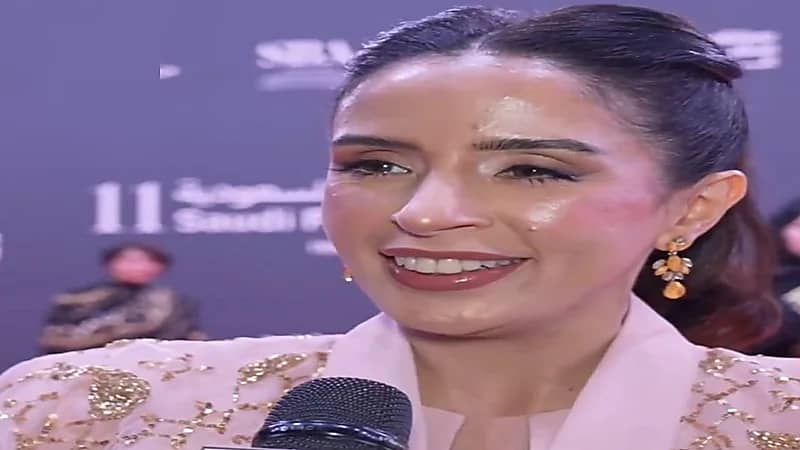 عائشة كاي: أنا مرتاحة مع خالد صقر لأنه لو خبصت هو بيرقعها.. فيديو