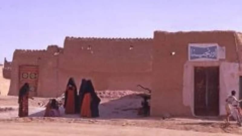 لقطات نادرة تكشف ملامح قرية في وادي الدواسر قبل 53 عامًا