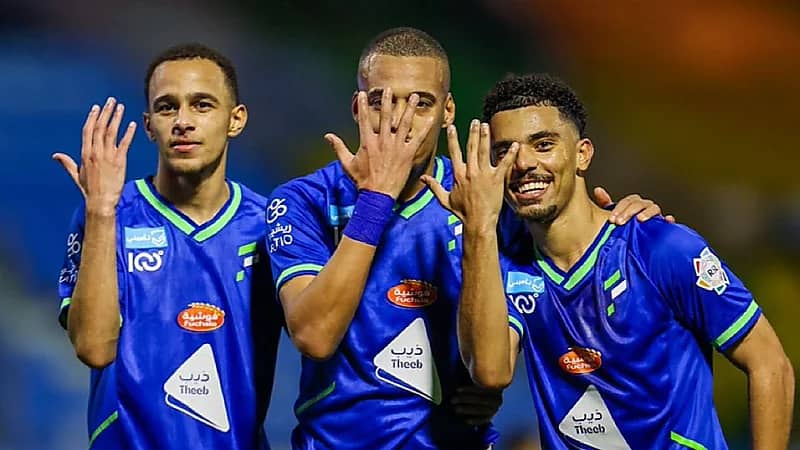 غياب مدافع الفتح عن لقاء الهلال