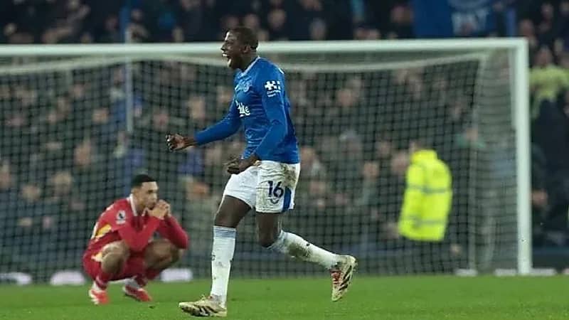 نيوم يستهدف لاعب  إيفرتون