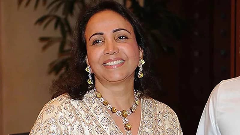 سيدة الأعمال الكويتية فوزية الحساوي تبيع قصرها في لندن بـ28 مليون إسترليني