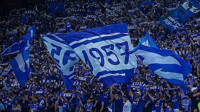تفاعل الرياضيين مع هاشتاق من يعطل صفقات الهلال؟