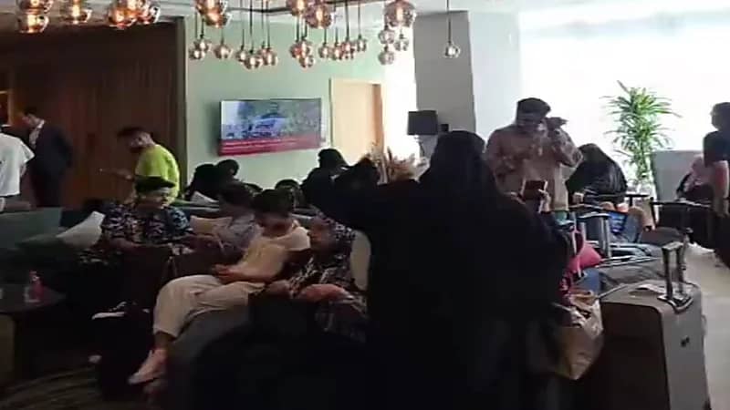 السفارة تتحرك لحماية المواطنين العالقين في أذربيجان.. وهكذا تفاعل المغردون | فيديو