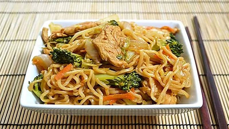 لصوص يحضرون المعكرونة ويأخذون استراحة قبل الهروب