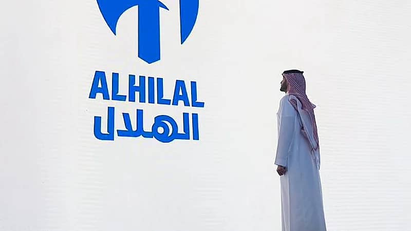 سلطان بن عبدالعزيز يغادر منصبه في شركة الهلال نهاية الشهر المقبل