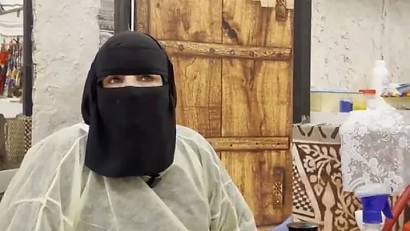 مواطنة تدرس في 7 دول وتلتحق بـ 28 دورة تدريبية لاحتراف صناعة الصابون..فيديو