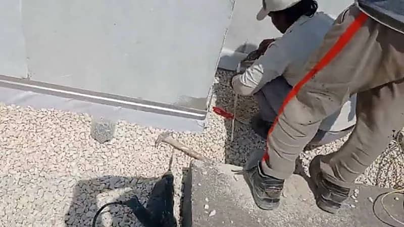 المياه الوطنية: التوصيلات غير النظامية تهدر المياه وتضر بالخدمة للشركات والعملاء..فيديو