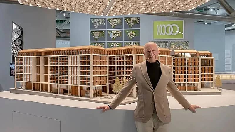 مصمم مطار أبها نورمان فوستر المعماري العالمي الذي نال إشادة ولي العهد