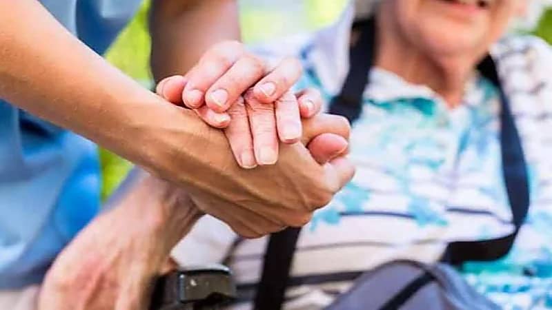كيفية الوقاية من الأمراض الشائعة بين كبار السن .. فيديو