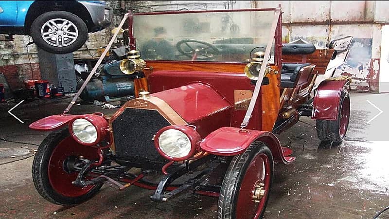 أول سيارة في الرياض بين روايتين تاريخيتين.. صور