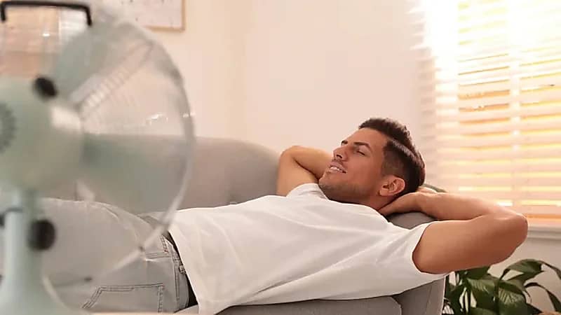 تحذيرات من النوم في هواء المروحة المباشر